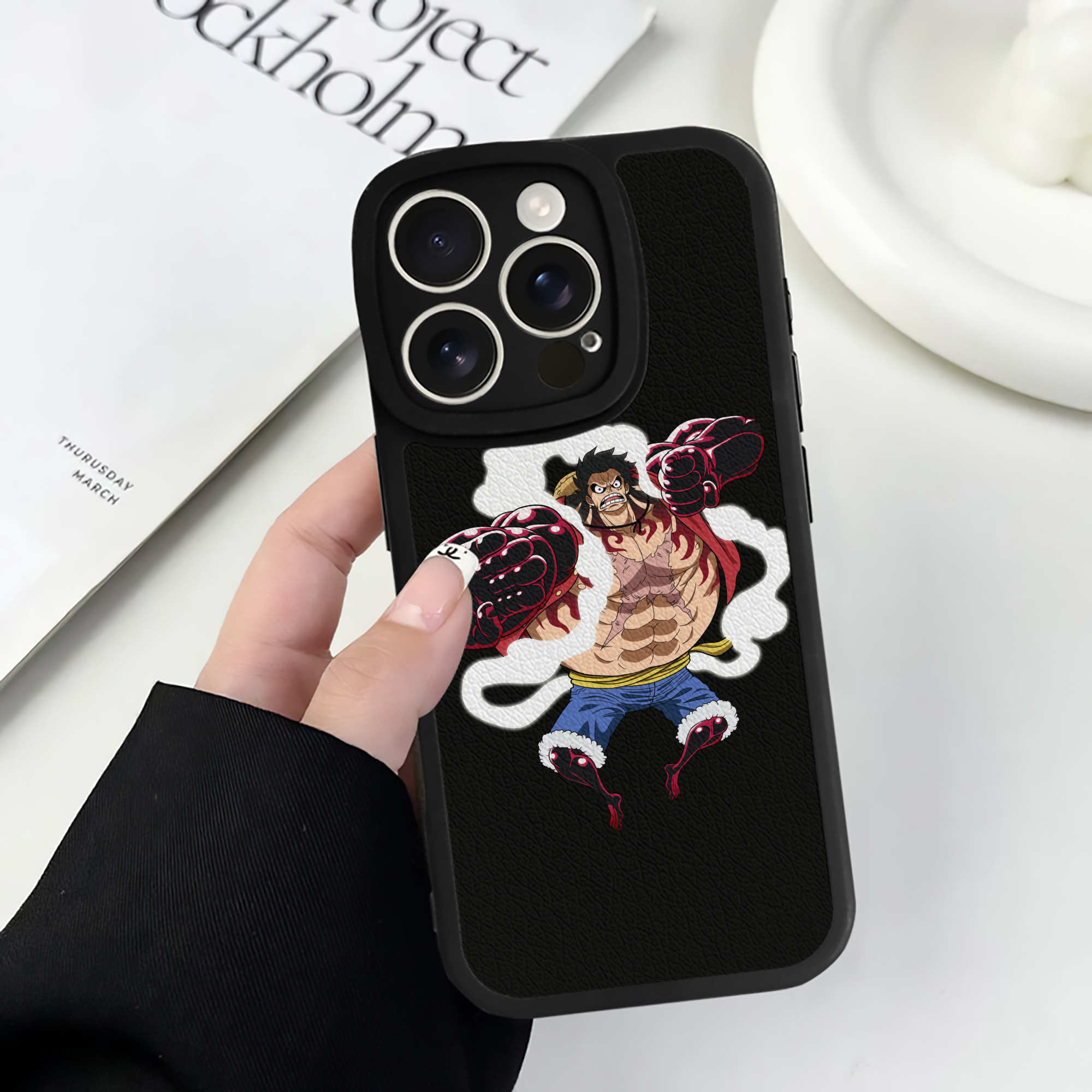 （画像用） ワンピース モンキー・D・ルフィ ONE PIECE Monkey D. Luffy 【iPhone 16シリーズ対応】シリコンスマホケース（レザー調） 材質：シリコン
